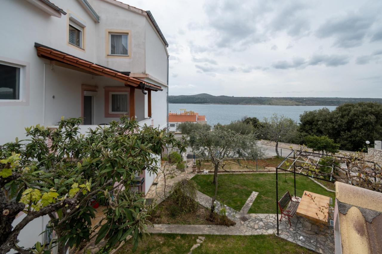 Apartments And Rooms By The Sea Posedarje, Novigrad - 21123 Extérieur photo